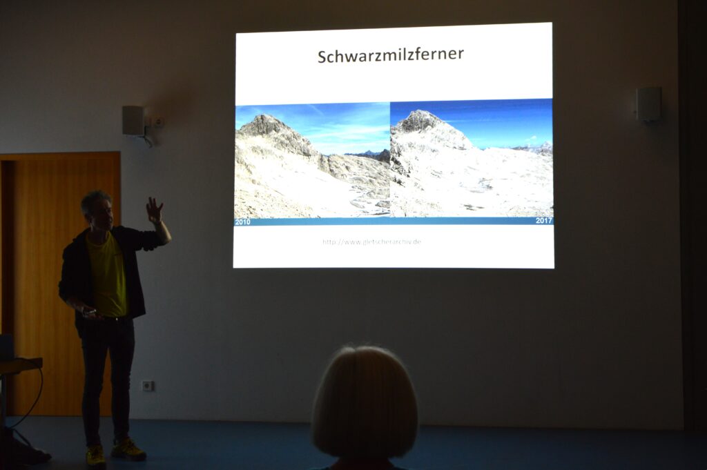 Dr. Michael Schneider zeigt, wie der Klimawandel Gletscher im Allgäu verschwinden lässt. 